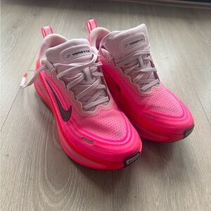 Nike Vomero Plus - Pink